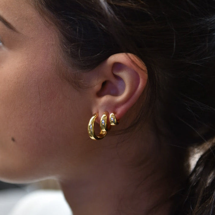Detaljbilde av Jenny hoop øredobber 10 mm, 15 mm og 20 mm